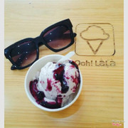 Kem nito lỏng. Kem ngon nhưng hơi đắt, quán decor đẹp, ông chủ là người Hàn dễ thương