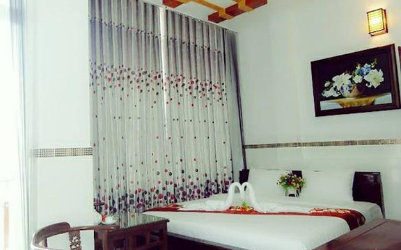 Trần Trinh Hotel - Lương Định Của 