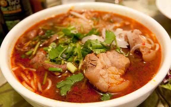 Bún Bò Huế - Đĩnh Bộ Lĩnh