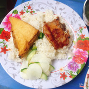 Cơm sườn đậu hũ