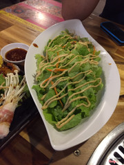 Salad ăn kèm đồ nướng