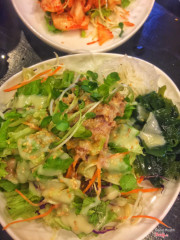 Salad cá ngừ, khá ngon.