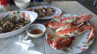 Quán ngay mặt đường đi vào chợ hồ cốc. Chất lượng đồ ăn tôt. 