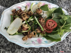 Mực trứng chiên nước mắm - Mực trứng tươi ngon, nhiều trứng được chiên với nước mắm ăn cực ngon