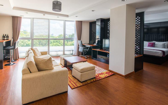 Compass Parkview Hotel