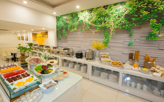 Buffet Trưa - Sunrise Central Hotel