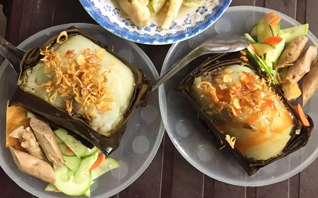 Bánh Giò & Chân Gà Ngâm Dấm