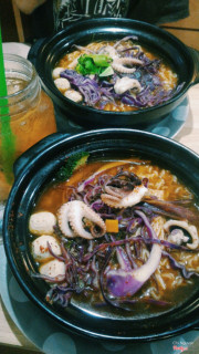 Mỳ cay cấp độ 7 siêu ngon nước ngọt lịm, quán sạch sẽ, mình gọi mỳ cay bạch tuộc ăn ngon, sợi mì dai 42k 1 bát