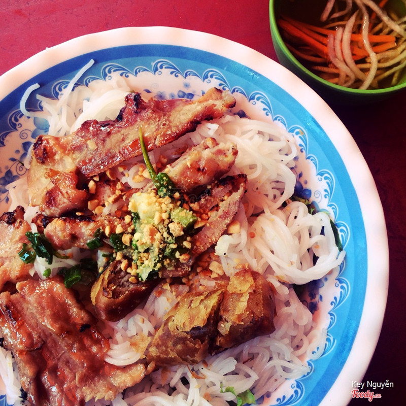 Bún thịt nướng