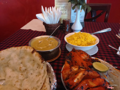 Gà Tandoori+ Bánh naan tỏi+ cà ri bò hạt điều