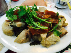 Thịt quay lá mác mật