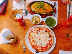 View đẹp <3 ncl là ở đây ăn được <3 chỉ tội cơm rang nhạt nhạt sao á :(