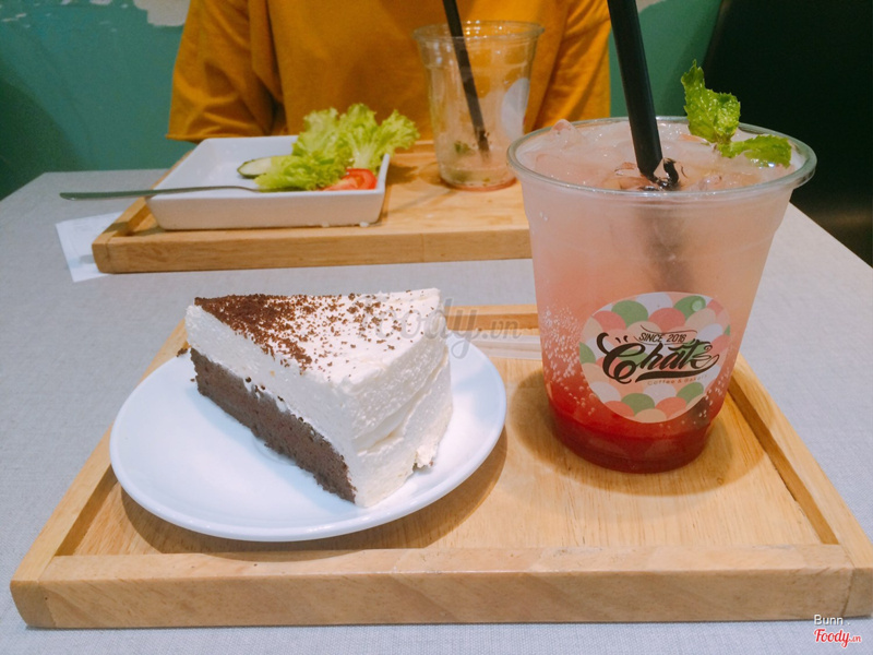 Sanwich cuộn, Soda Blueberry ( mình xơi hết rồi :v) Red Velvet, Soda Strawberry 