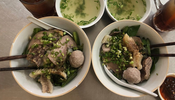 Hủ Tiếu Bò Viên - Bạch Vân