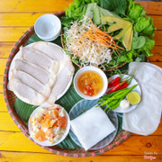 Bánh tráng thịt heo hai đầu da