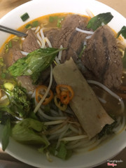 Ăn thử   nhieu  chổ    đặt  tren   Foody   ..   Minh thay  Bun Bò   ở  Đay    Nấu  Rat Ngon, Thơm .  Thit   va chả   Ngon. thit  Nam bo  rat  mem.   An thử  lan2   moi  up len .   Mn  nen Thử   1lan  nhe .   