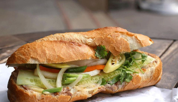 2T - Bánh Mì & Bánh Hỏi Heo Quay