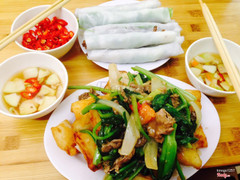 Không gian rộng.nhân viên nhiệt tình.đồ ăn ok.giá ok