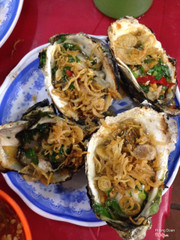 Hàu nướng hành mỡ 30k/con