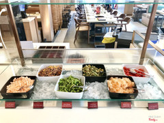 Quầy salad bắt mắt