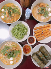 Bánh canh cá lóc chả cua