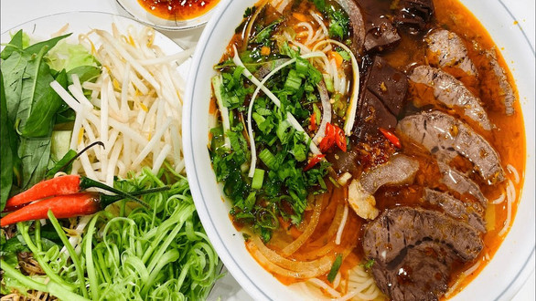 Bún Bò Mèo Méo