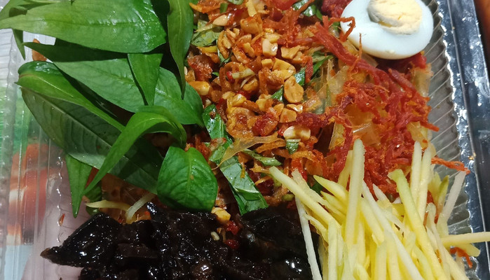 Ăn Vặt Nhà Ba - Bánh Tráng Trộn & Bánh Tráng Cuốn - Lê Đại Hành