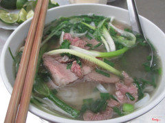 Phở bò tái chín