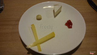 Toàn cheese rẻ tiền thôi