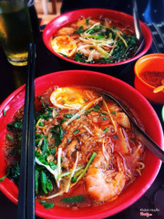 Bánh đa tôm và phở tôm