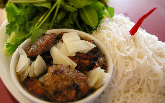 Tuấn Ngoan - Bún Chả - Nguyễn Thái Học