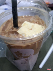 Ngày xưa vừa rẻ vừa nhìu phomai. Sau 2 tháng qay lại thì đã tăng giá. Và ly chỉ có 4 cục chút éc thế này. Thôi thì say goodbye lun nhé