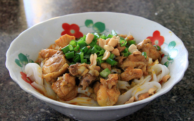 Bún Bò & Mì Quảng Gà Ta