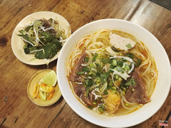 Bún bò đặc biệt (menu quán chỉ có 1 loại này, ko có sự lựa chọn khác)