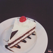 Black forest cake - Giá: 24.000đ