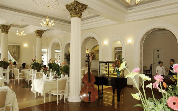 Le Bourgeois Restaurant - Continental Saigon Hotel