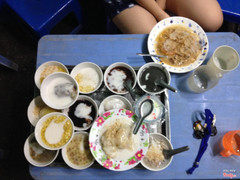 Chè mâm khánh vy, dc mỗi cái bánh flan ngon, không nên kêu nguyên mâm coi chừng bị bội thực và tốn tiền vì tệ hơn mong đợi rất nhiều