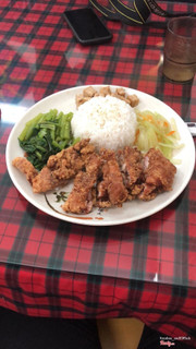 G-10 Com dui ga chien / Fried chicken rice 88,000VND