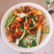 Bún cá ngon tuyệt! Chú chủ quán thì tận tình với đáng yêu lắm. Ăn xong còn được mời uống nước chè. Cá làm sạch sẽ, kĩ càng ko còn chút xương luôn:>