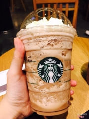 Thơm ngon đến giọt cuối cùng.^^ giá hơi chát chẳng cứ cho hs sv mà còn cho những ng nhà nước Mocha- Chocolate chip cream