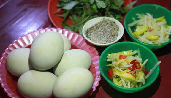 Hột Vịt Lộn Vỉa Hè - Bạch Đằng