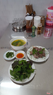 Cháo lòng, bánh hỏi 
41B Nguyễn Trãi, Tp. Pleiku