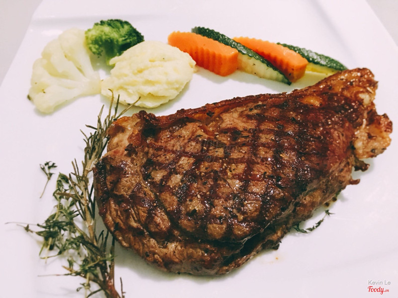 Striploin steak tại Sậy Steak House