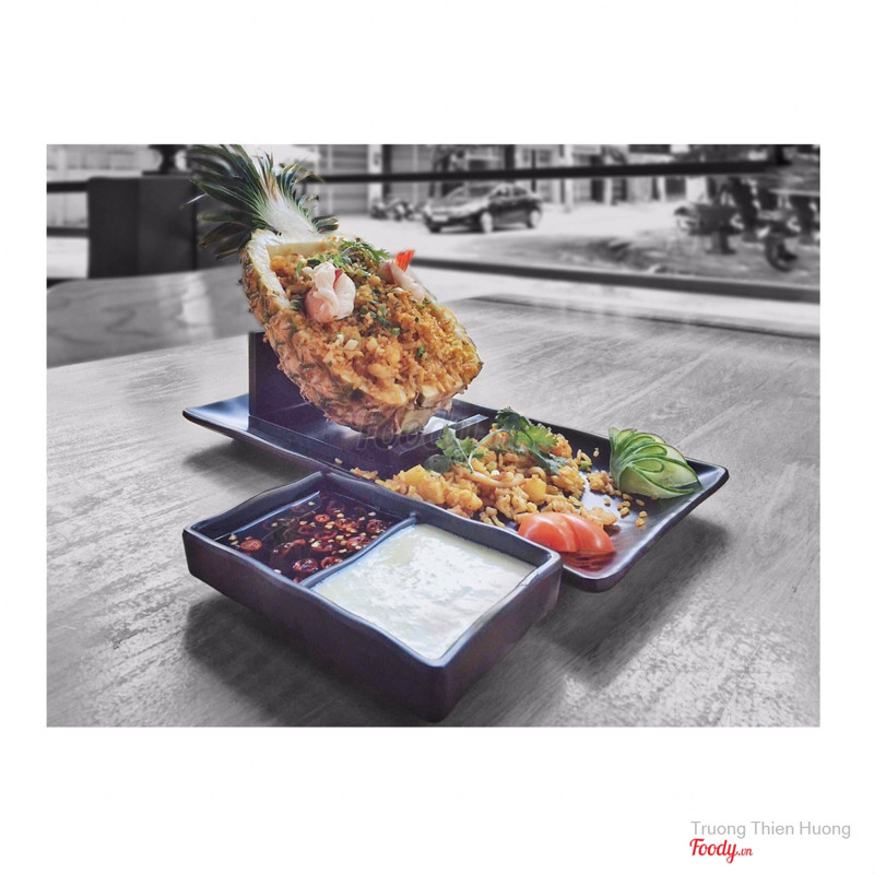 Cơm chiên trái thơm