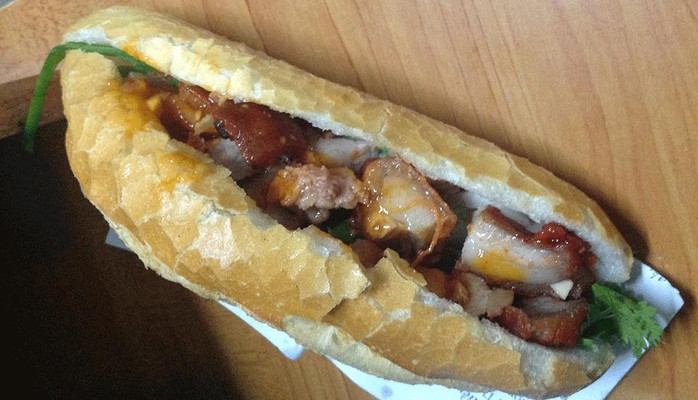 Bánh Mì Chả Cá & Heo Quay - Lê Văn Việt