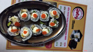 Cơm cuộn ( kimbap) 10k