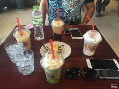 Thạch Jewy và bánh 