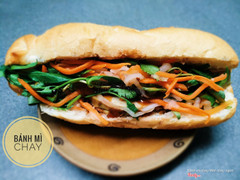 Bánh mì chay N2N gồm các nguyên liệu đặc biệt : pate, nấm hương, nấm cây, rau củ và nước sốt kèm theo gia vị đặc trưng. Chắc chắn sẽ cho bạn cảm giác ngon miệng khi ăn. 