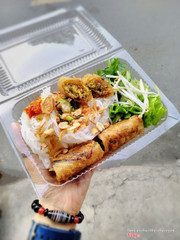 Bún chả giò chay 