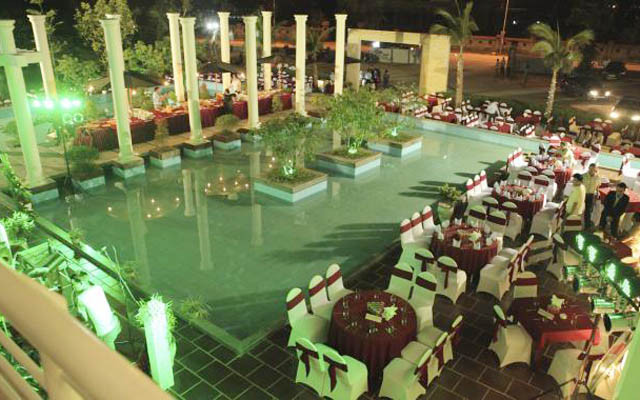 Luxe Palaca Restaurant